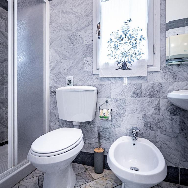 Bellevue House Affittacamere - Camera Matrimoniale con Bagno Privato Esterno - 3