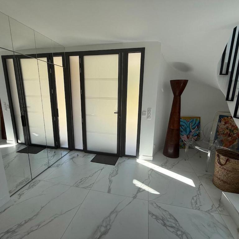 Beautiful villa with sea view - Villa - 2