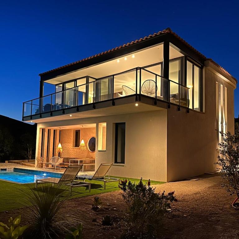 Beautiful villa with sea view - Villa - 3