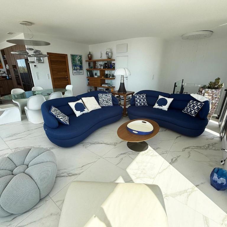 Beautiful villa with sea view - Villa - 9