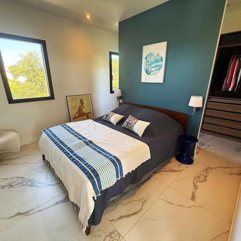 Beautiful villa with sea view - Villa - 17