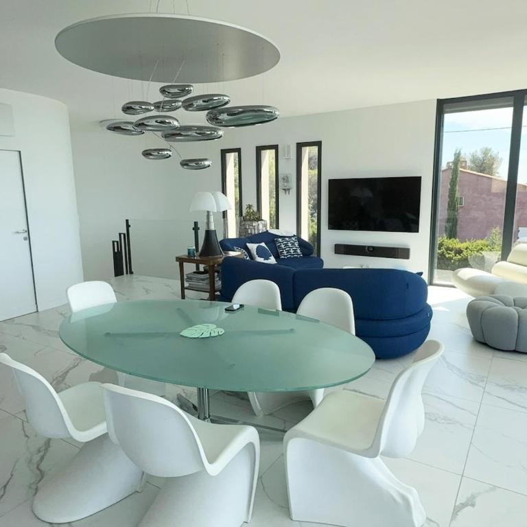 Beautiful villa with sea view - Villa - 30