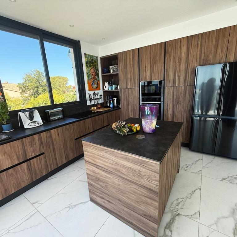 Beautiful villa with sea view - Villa - 32