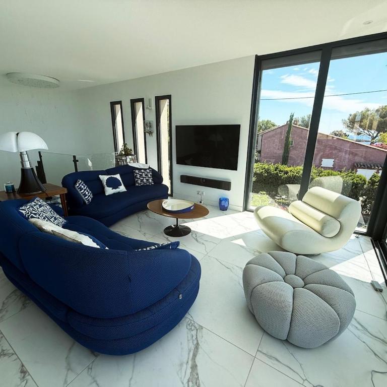 Beautiful villa with sea view - Villa - 33