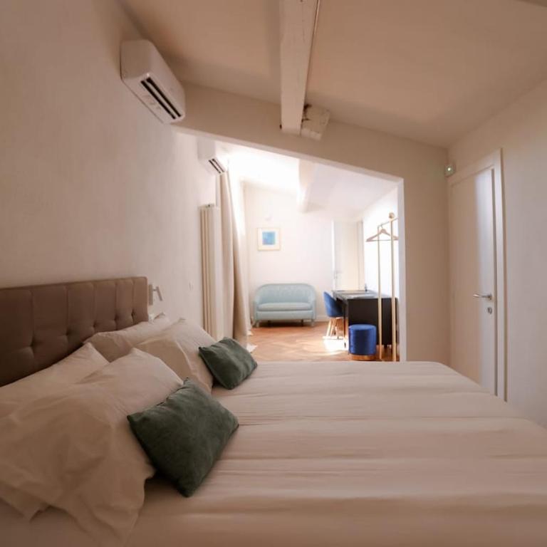 Prestige Florence -Balcony -Lift - Apartment - 58