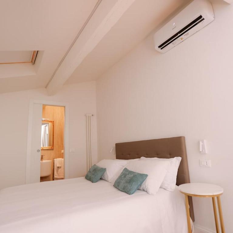 Prestige Florence -Balcony -Lift - Apartment - 64