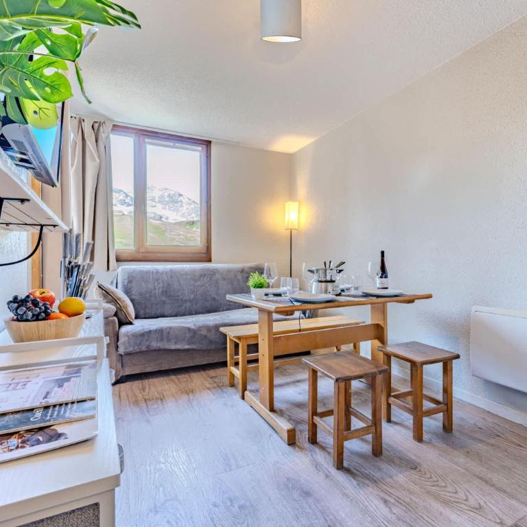 Ski-In Ski-Out 2BR Apartment with Mountain View - Val Thorens - Résidence le Joker - Appartement - 1