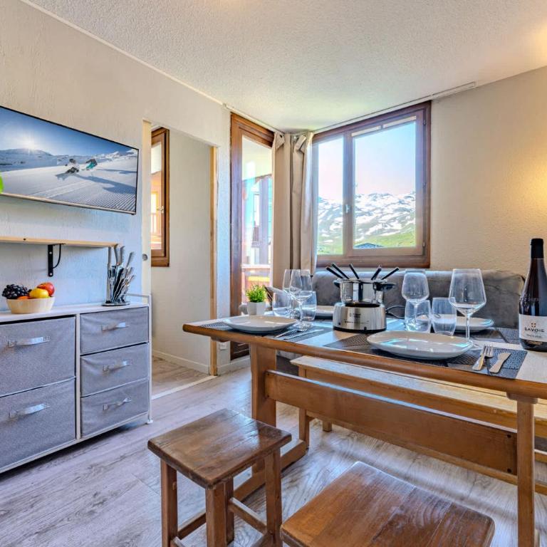 Ski-In Ski-Out 2BR Apartment with Mountain View - Val Thorens - Résidence le Joker - Appartement - 2