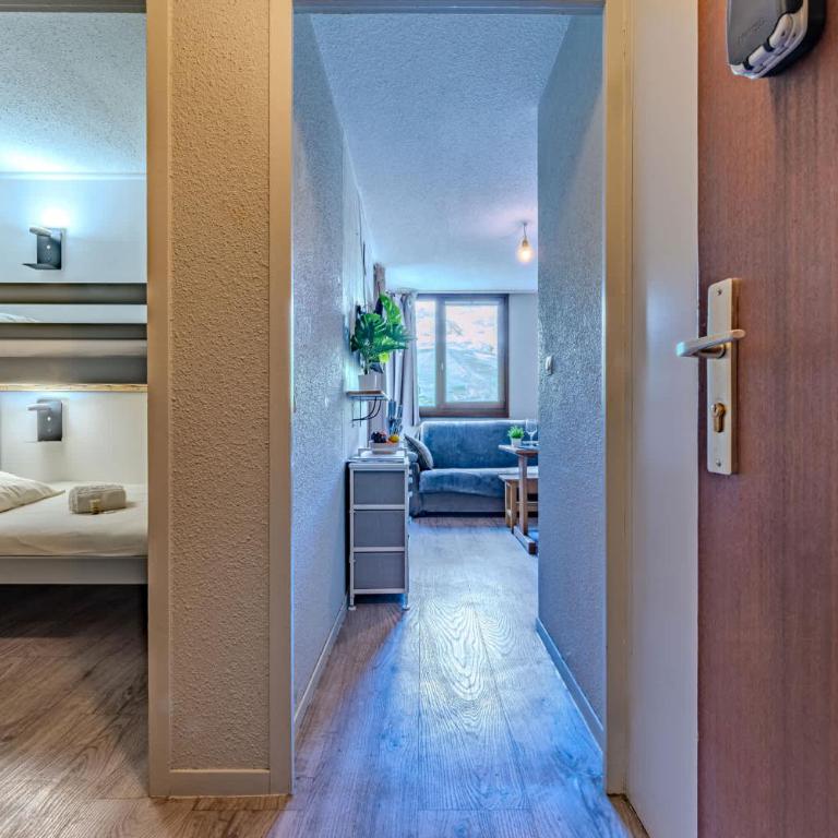 Ski-In Ski-Out 2BR Apartment with Mountain View - Val Thorens - Résidence le Joker - Appartement - 10