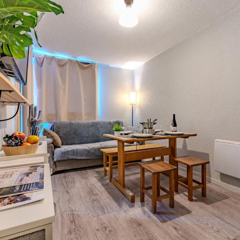 Ski-In Ski-Out 2BR Apartment with Mountain View - Val Thorens - Résidence le Joker - Appartement - 11