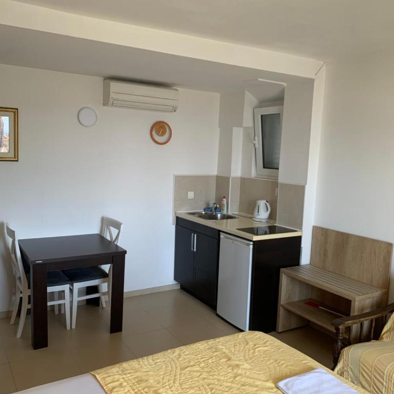 Reževići Apartments - Studio with Sea View (2 Adults) - 5