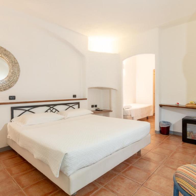 Park Hotel Asinara - Camera Familiare con Vista Giardino - 5