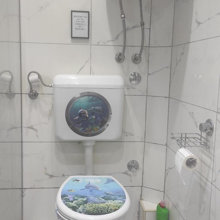 Apartmani Leonida 1 Trebinje - Dvokrevetna Soba sa Bračnim Krevetom i Balkonom (3 Odrasle Osobe) - 13