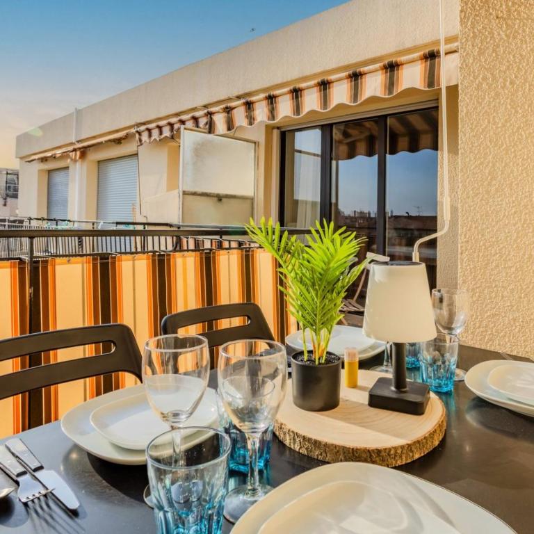 Studio Terrace AC Lift - Old town | By Airnest - Appartement - 3