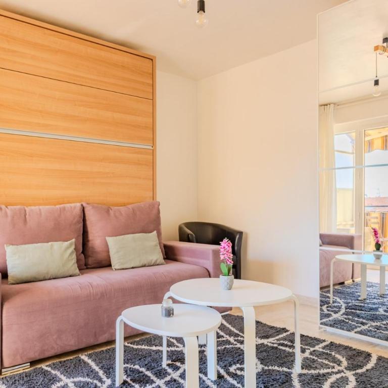 Studio Terrace AC Lift - Old town | By Airnest - Appartement - 5