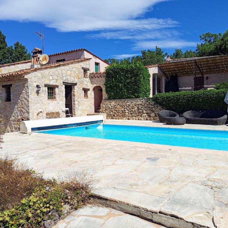 Villa provençale avec piscine et jardin privé - Maison 4 Chambres - 17