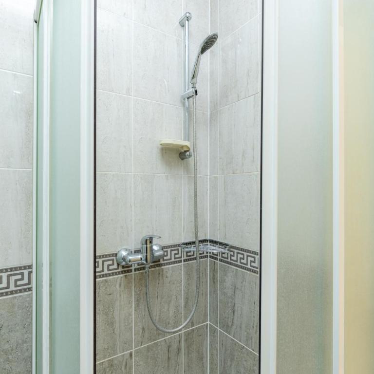 Apartmani Bozovic - Twin Room with Bathroom - 10