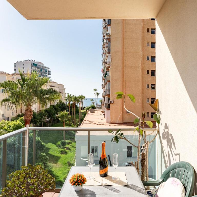 MalagaSuite ArcoSur Beach - One-Bedroom Apartment with Sea View and Terrace - 5