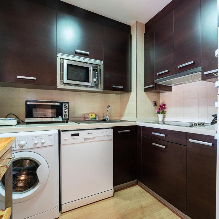 MalagaSuite ArcoSur Beach - One-Bedroom Apartment with Sea View and Terrace - 12