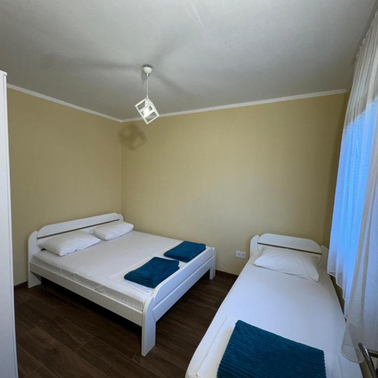 Home Šćekić - Dvokrevetna Soba sa Bračnim Krevetom i Pogledom na Park - 3