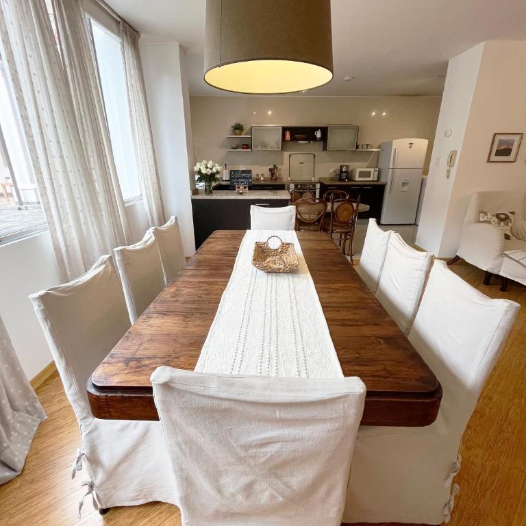 Centro Histórico Quito 3BR Apartment with Private Garage in San Marcos Neighborhood - Three-Bedroom Apartment - 2