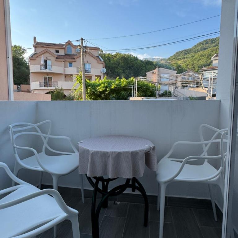 Home Šćekić - Dvokrevetna Soba sa Bračnim Krevetom i Pogledom na Park - 1