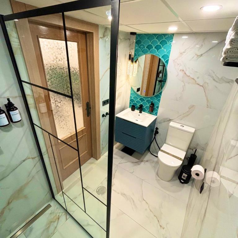 Apartamentos Alicante Centro with FREE PARKING - Suite con terraza - 12