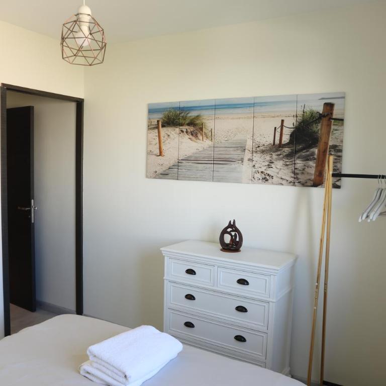 Proche Sanary et plage, grand appartement lumineux dans villa privée, 3 CH avec terrasse et jardin , climatisé SIX FOURS LES PLAGES 300m de la mer - Apartment mit 3 Schlafzimmern und Balkon - 17
