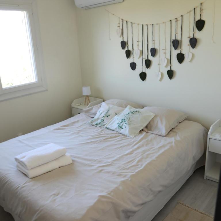 Proche Sanary et plage, grand appartement lumineux dans villa privée, 3 CH avec terrasse et jardin , climatisé SIX FOURS LES PLAGES 300m de la mer - Apartment mit 3 Schlafzimmern und Balkon - 15