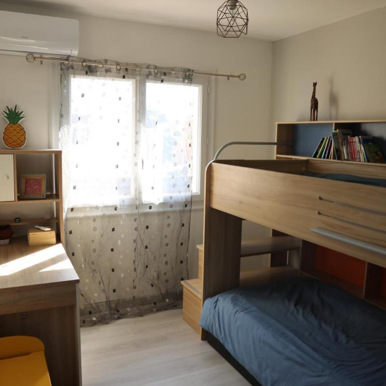 Proche Sanary et plage, grand appartement lumineux dans villa privée, 3 CH avec terrasse et jardin , climatisé SIX FOURS LES PLAGES 300m de la mer - Apartment mit 3 Schlafzimmern und Balkon - 13