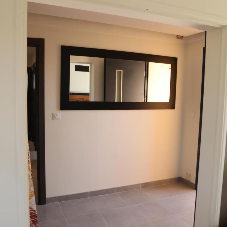 Proche Sanary et plage, grand appartement lumineux dans villa privée, 3 CH avec terrasse et jardin , climatisé SIX FOURS LES PLAGES 300m de la mer - Apartment mit 3 Schlafzimmern und Balkon - 30