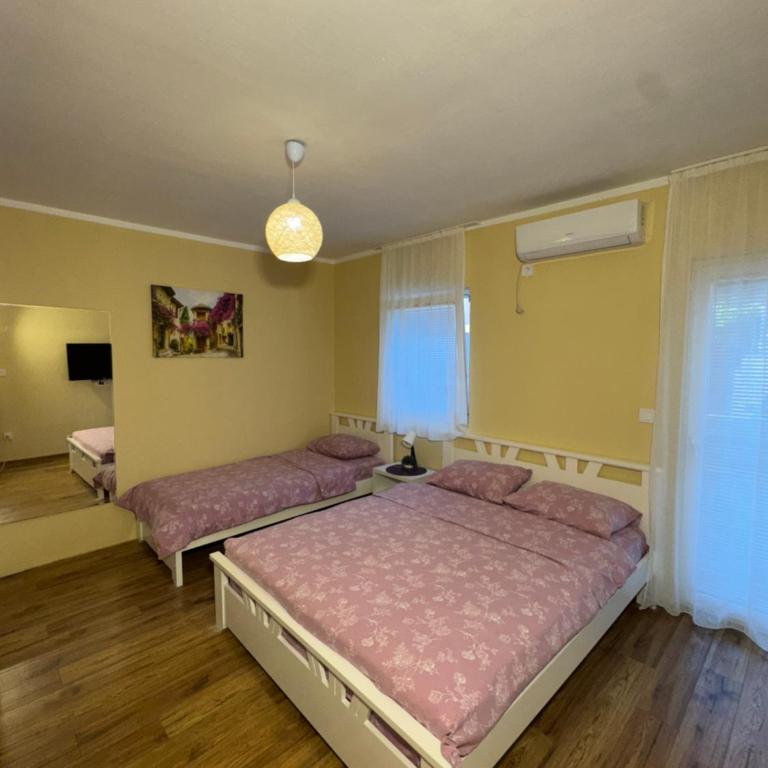 Home Šćekić - Dvokrevetna Soba sa Bračnim Krevetom i Pogledom na Park - 1