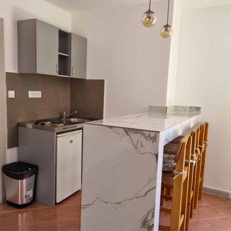 Apartmani Mihailovic - Apartment with Pool View - 4