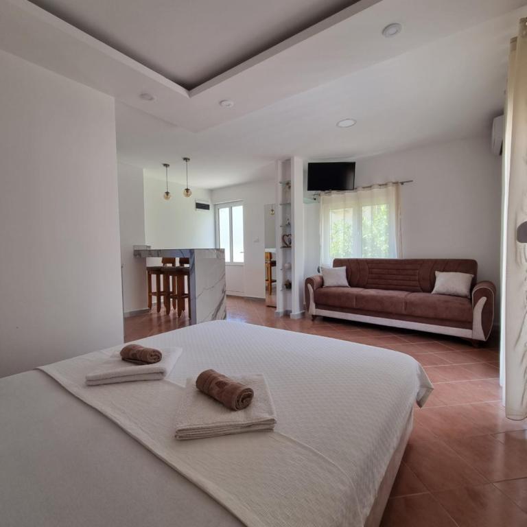 Apartmani Mihailovic - Apartment with Pool View - 1