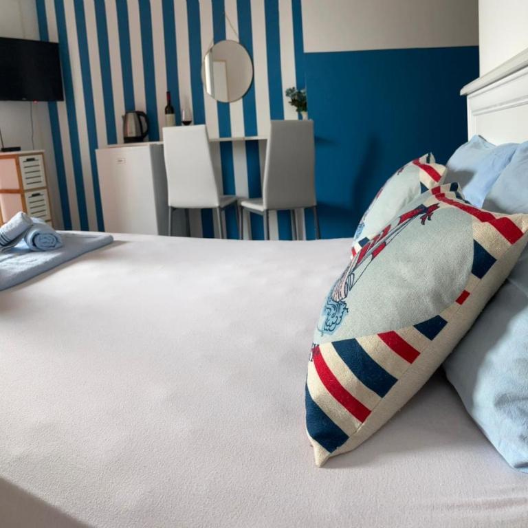 Apartments Lav Costas - Studio Apartment with Sea View - 3