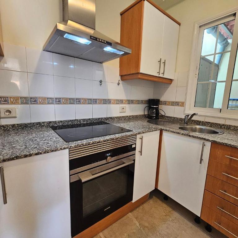 Cozy home with terrace and access to swimming pool - Apartment - 5