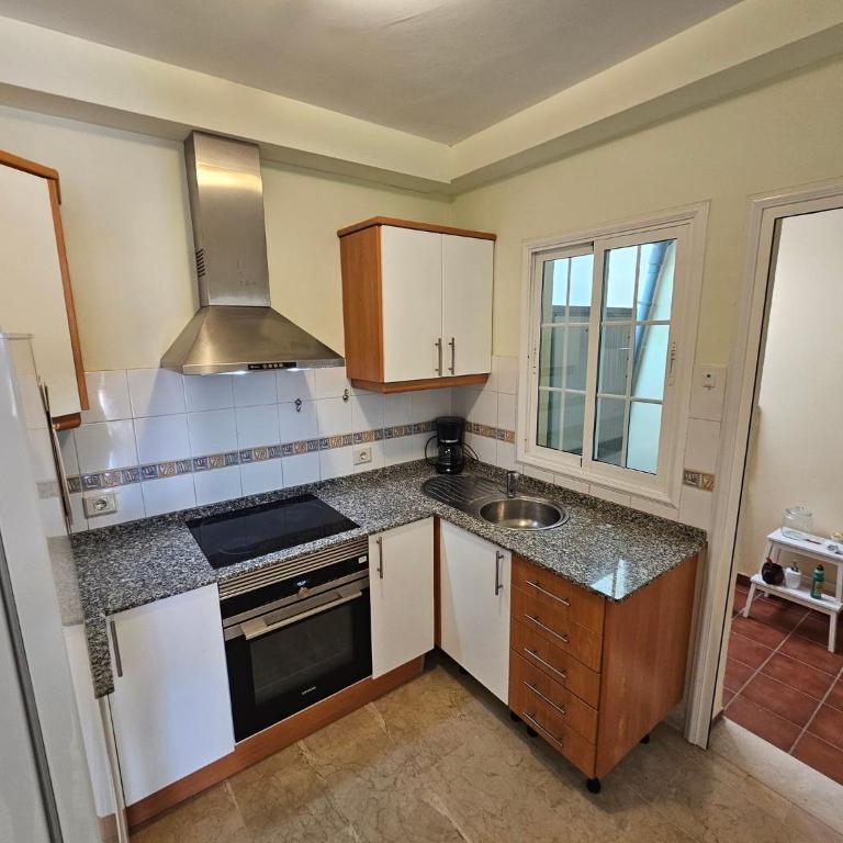 Cozy home with terrace and access to swimming pool - Apartment - 15