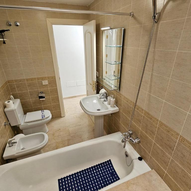 Cozy home with terrace and access to swimming pool - Apartment - 22
