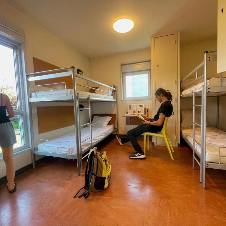 Auberge de Jeunesse HI Grenoble - Chambre Quadruple avec Salle de Bains - 2