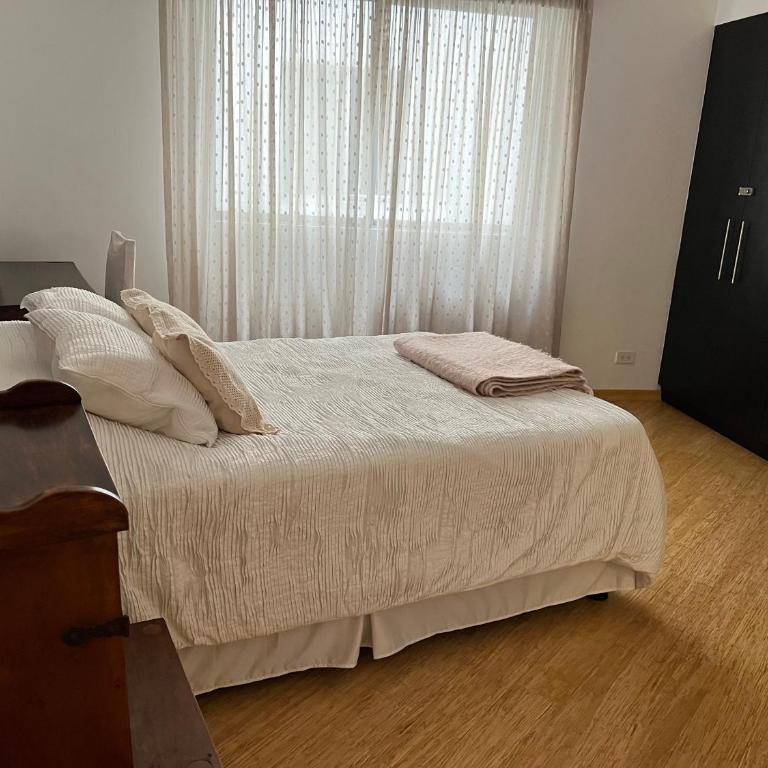 Centro Histórico Quito 3BR Apartment with Private Garage in San Marcos Neighborhood - Three-Bedroom Apartment - 20