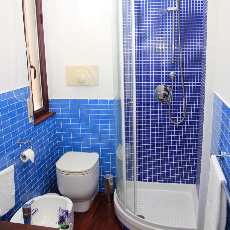 Mythos Affittacamere - Camera Matrimoniale Deluxe con 1 Letto Supplementare - 8