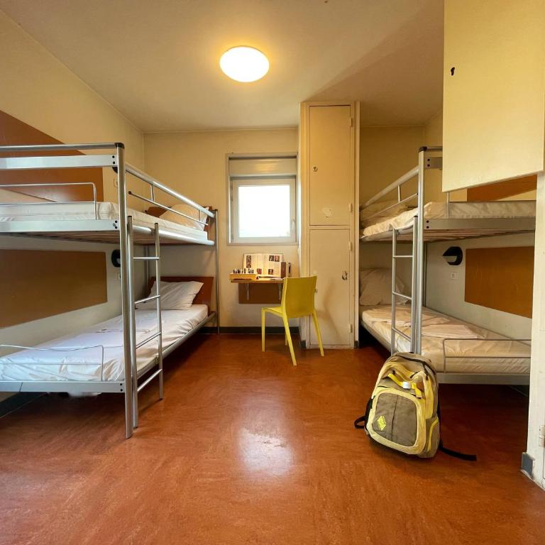 Auberge de Jeunesse HI Grenoble - Chambre Quadruple avec Salle de Bains - 3