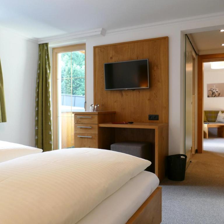 Haus Tirol - Doppelzimmer mit Balkon - 2