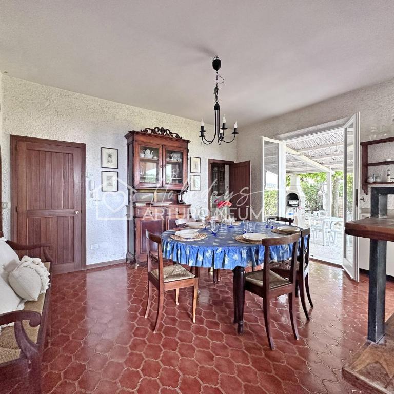 142 - VILLA BLU a Marcelli - villa quadrilocale a Marcelli con ampio giardino , aria condizionata e wifi - SPIAGGIA inclusa nel prezzo - Villa con 3 Camere da Letto - 4