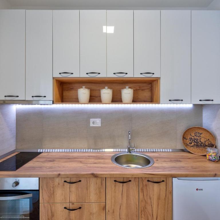 Rujan Apartments - Modern One-Bedroom Apartment - 11
