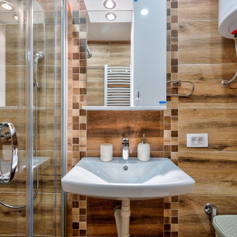 Rujan Apartments - Modern One-Bedroom Apartment - 12