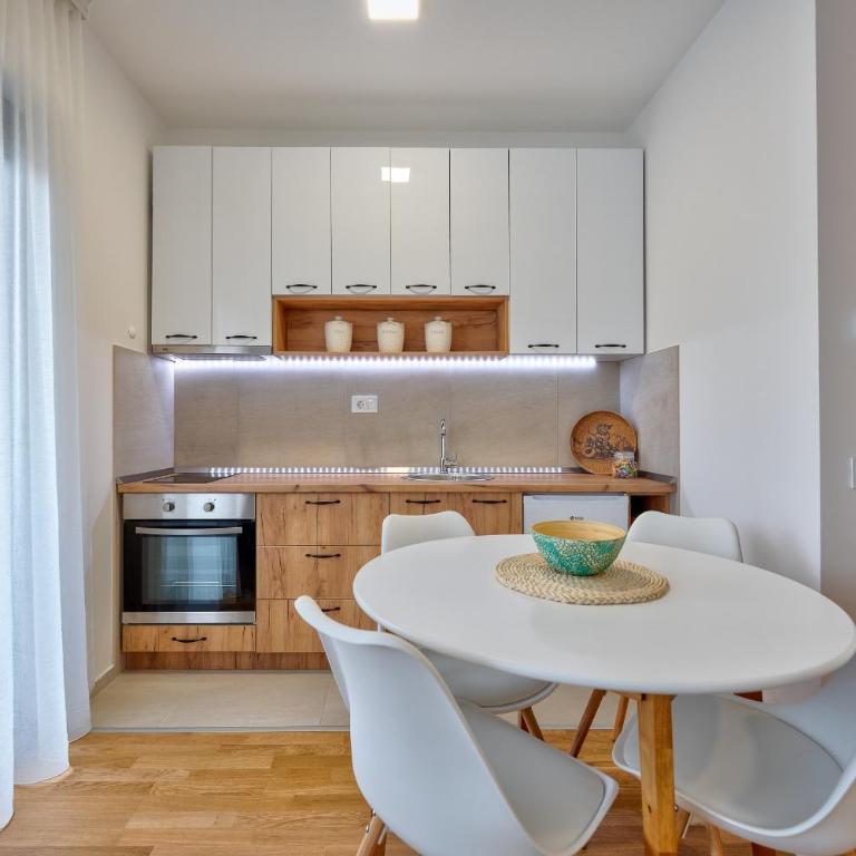 Rujan Apartments - Modern One-Bedroom Apartment - 13