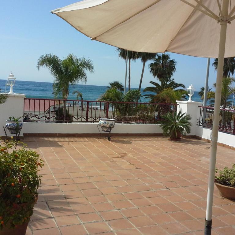 Apartamento amplio en primera linea playa Burriana , terraza grande con vistas al mar - Apartamento de 2 dormitorios - 2