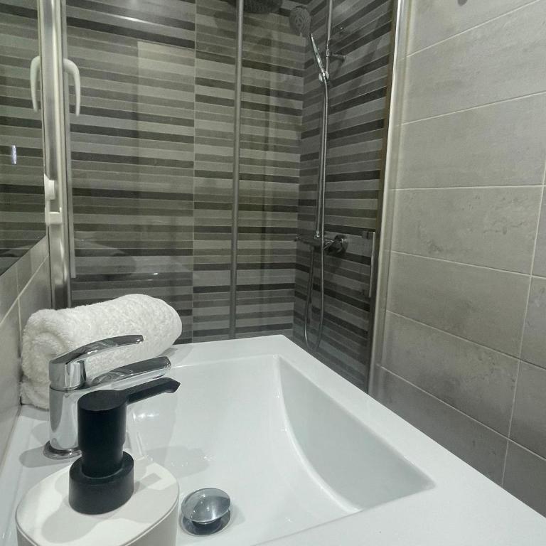 Nuevo, Cerca de San Mamés y centro de Bilbao - Apartamento de 2 dormitorios - 13