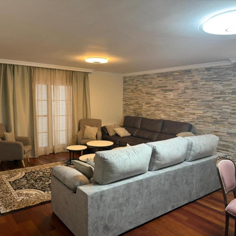 Golden Villa - Vacation Home - 4